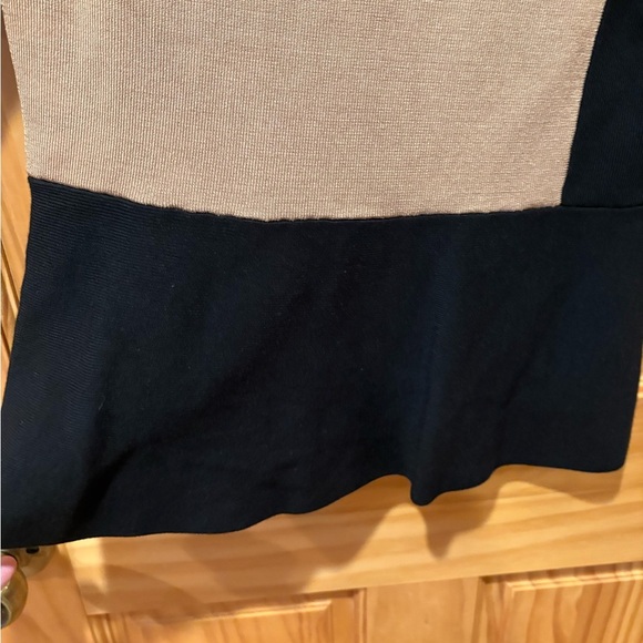 White House Black Market Colorblock Short Sleeve Top side zipper detail size S - Picture 6 of 11